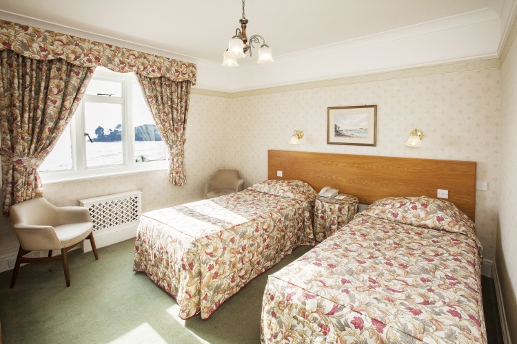 Classic Twin room with sea view