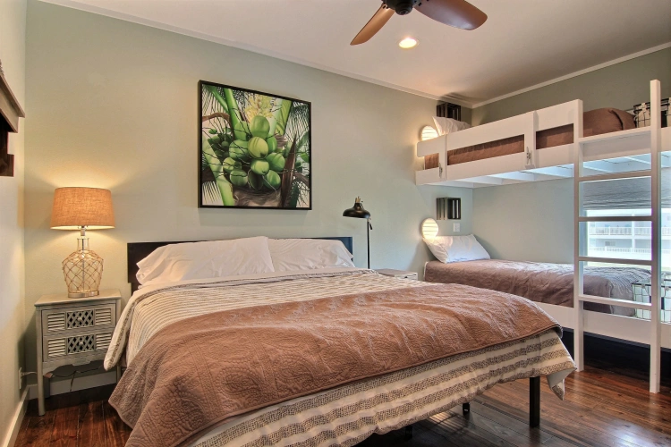 4 Bedrooms Cottage with balcony