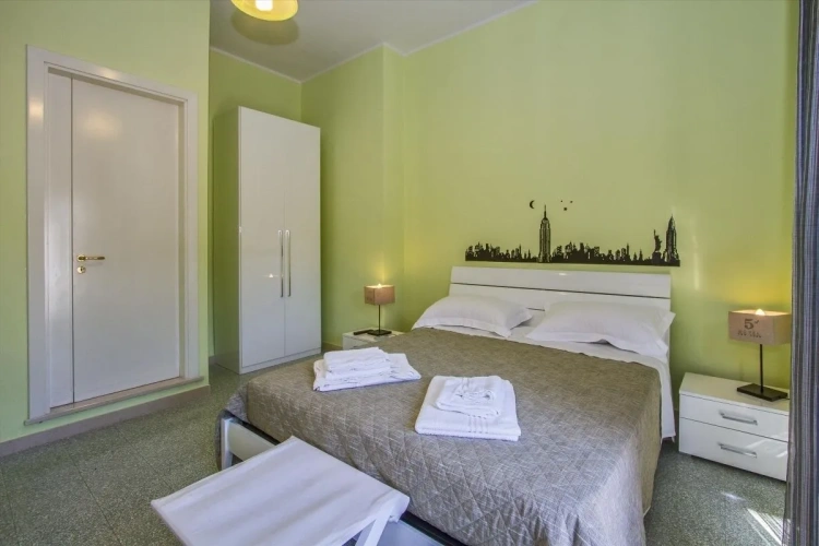 Standard Triple room