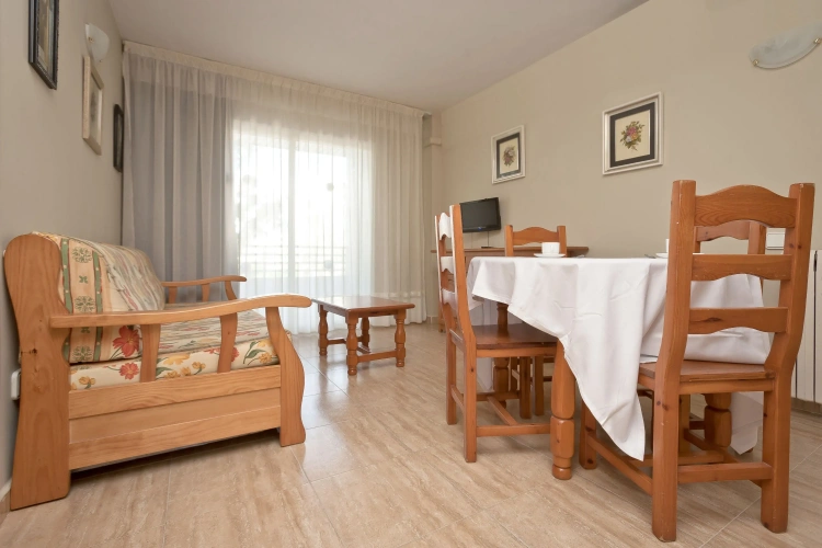 2 Bedrooms Apartment