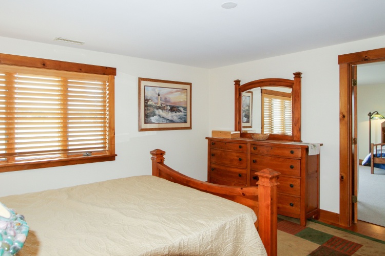 3 Bedrooms Cottage with balcony and beachfront