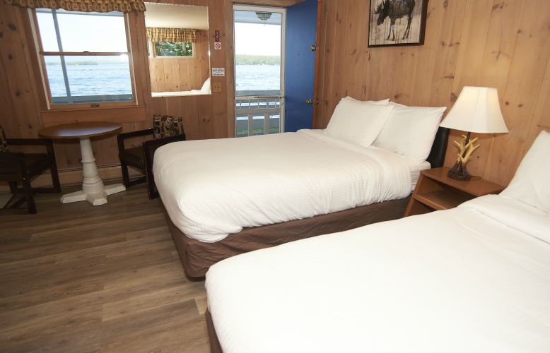Standard Quadruple room with lake view