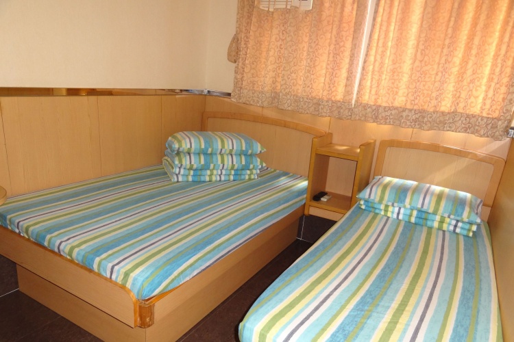 Standard Triple room