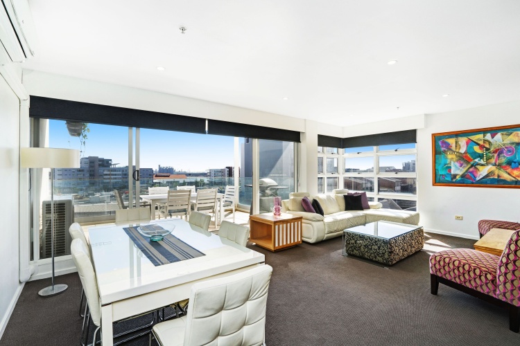3 Bedrooms Luxury Apartment with harbour view