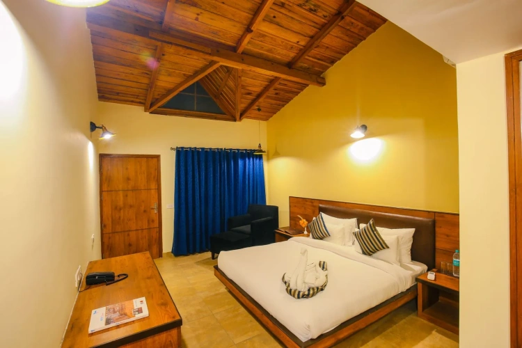 Standard Double Club room with mountain view