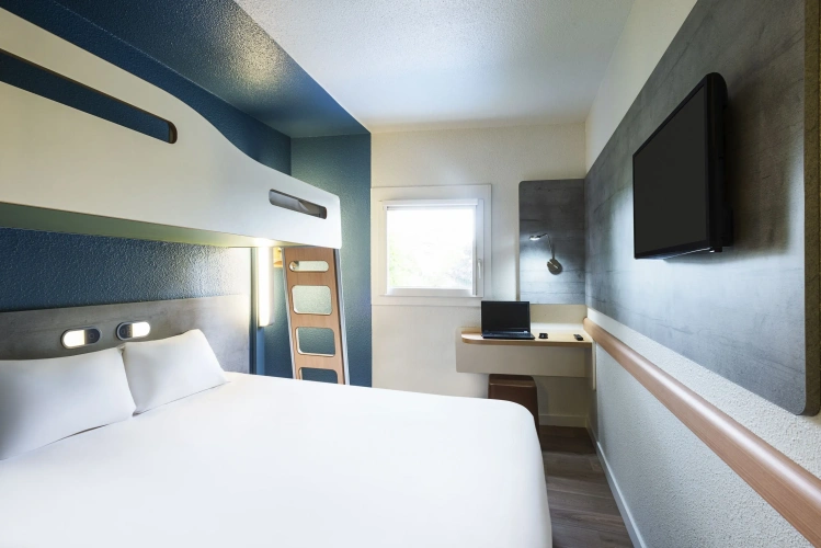 Standard Triple room with view