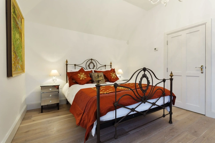 4 Bedrooms Luxury Cottage