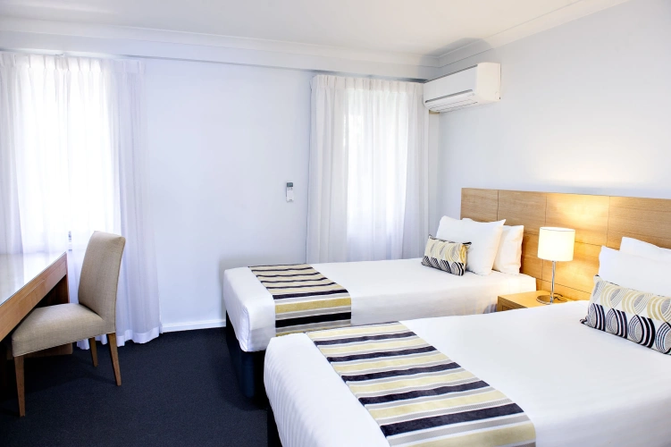 3 Bedrooms Apartment with harbour view