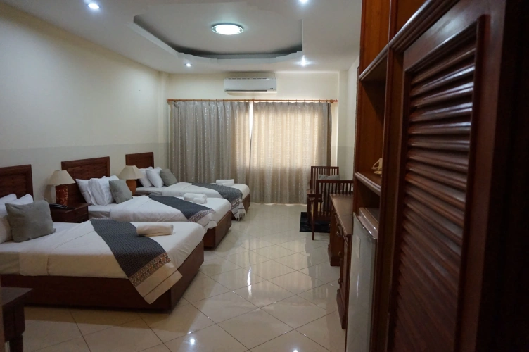 Standard Triple room