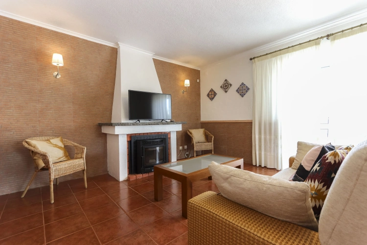 4 Bedrooms Villa