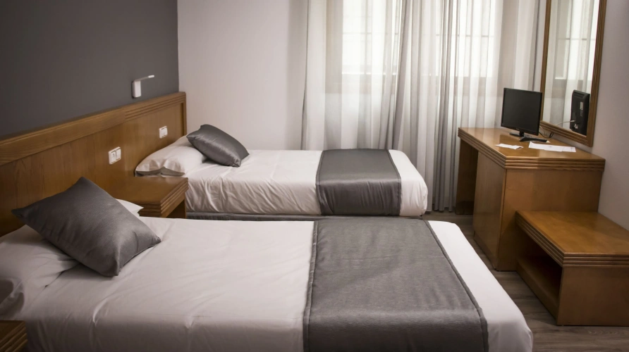 Standard Triple room