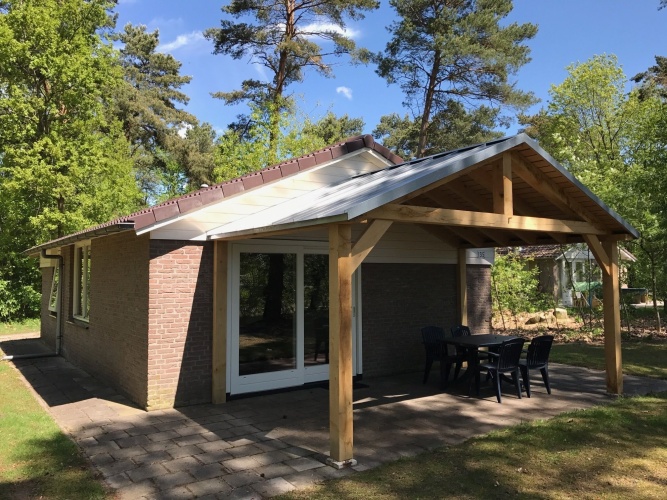 2 Bedrooms Bungalow