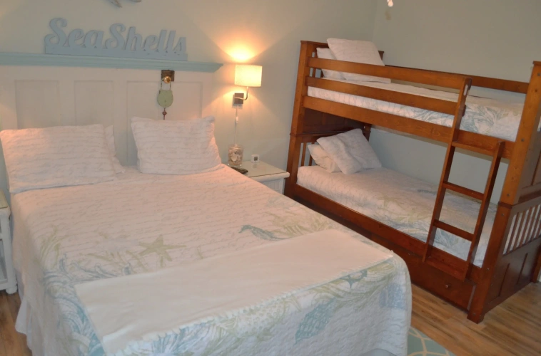 3 Bedrooms Standard room with balcony and beachfront