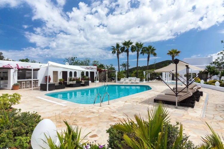 5 Bedrooms Villa
