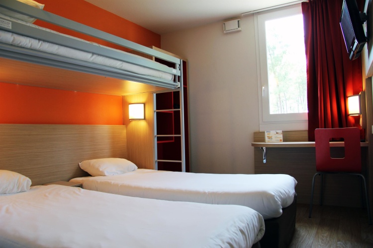 Standard Triple room