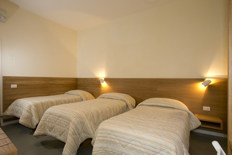 Standard Triple room