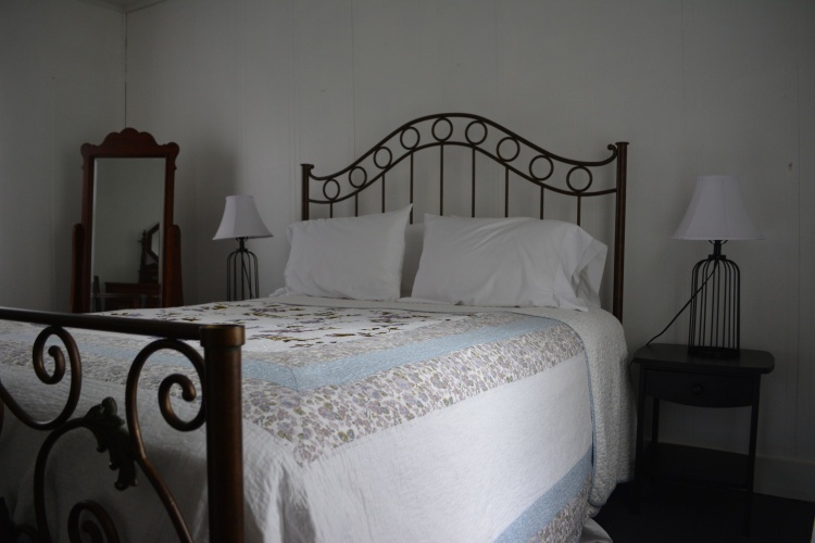 2 Bedrooms Cottage with land view