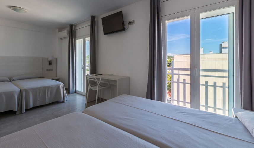 Standard Quadruple room