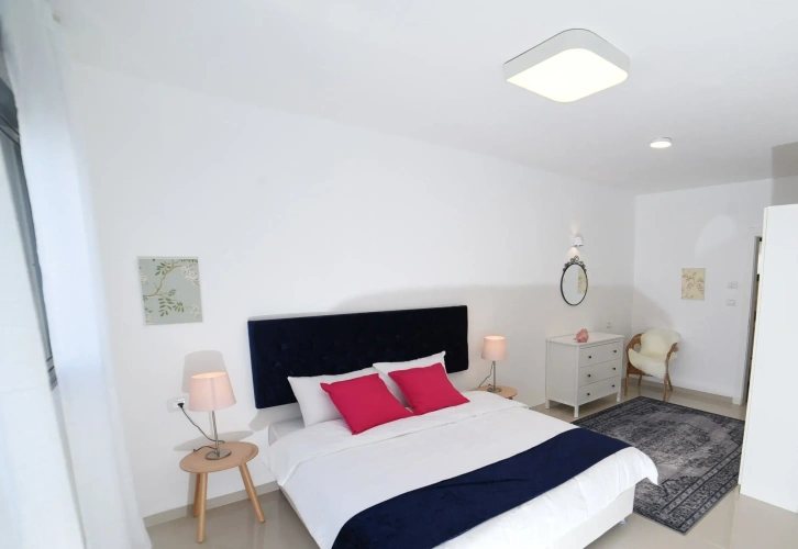 4 Bedrooms Premium Penthouse room with balcony and with lake view