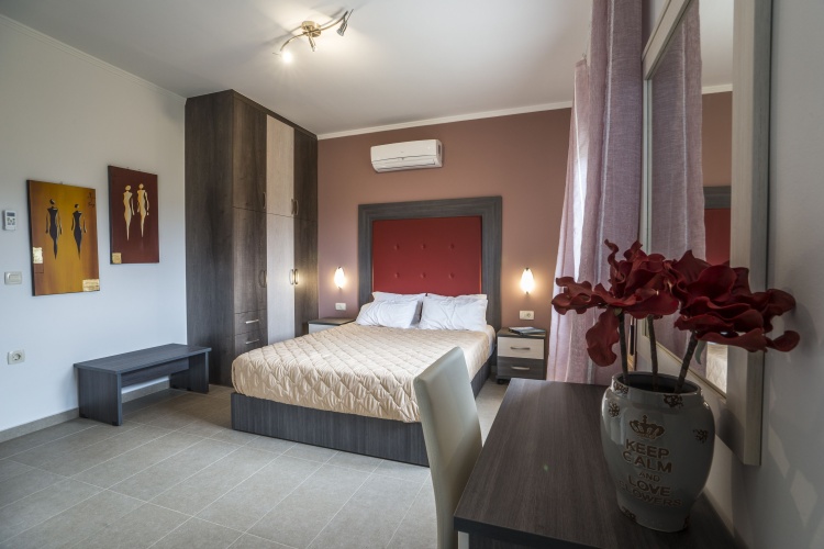 4 Bedrooms Villa