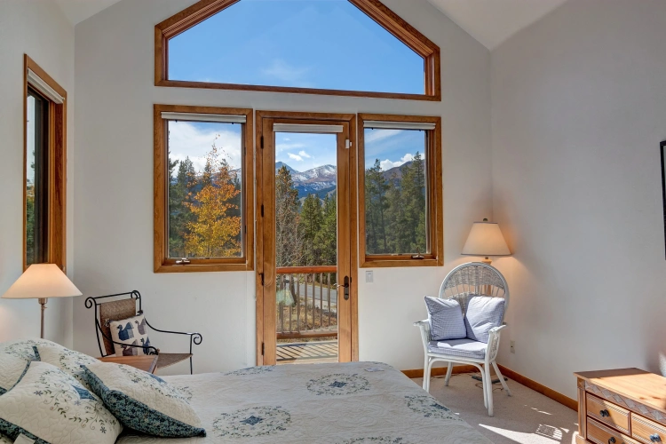 4 Bedrooms Cottage with balcony