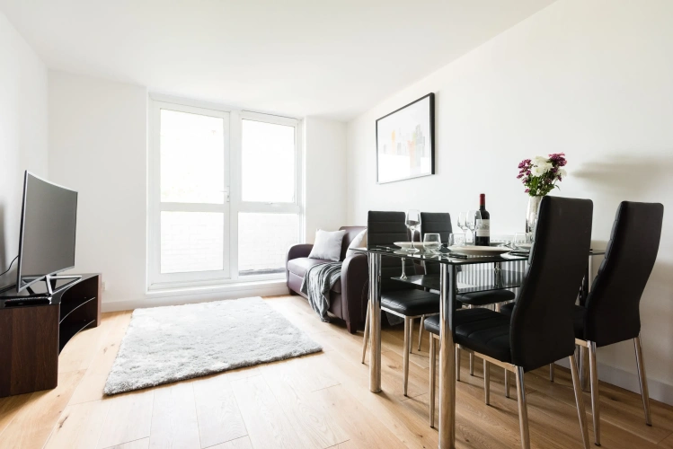 2 Bedrooms Apartment with city view