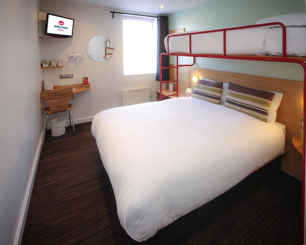 Standard Triple room