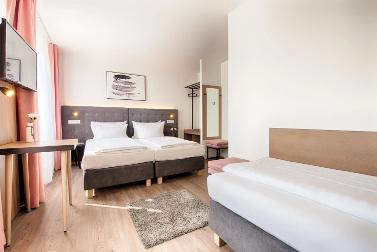 Standard Triple room