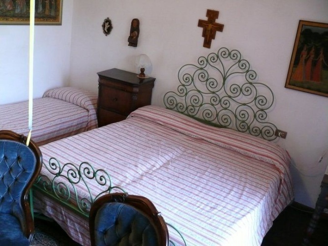 Standard Triple room
