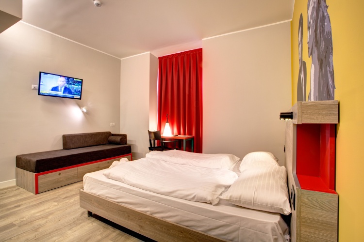 Standard Triple room