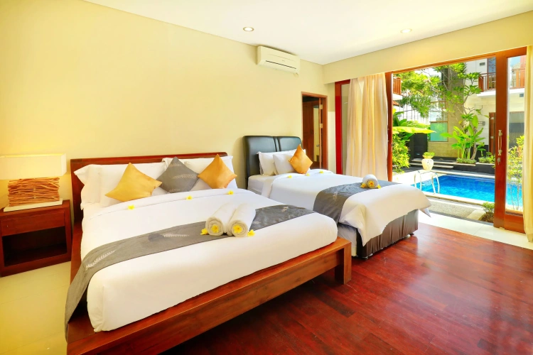 6 Bedrooms Family Villa