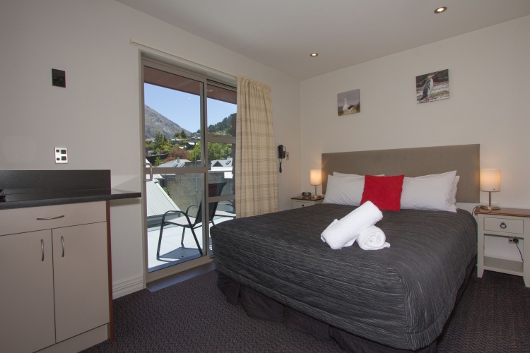 1 Bedroom Apartment with mountain view