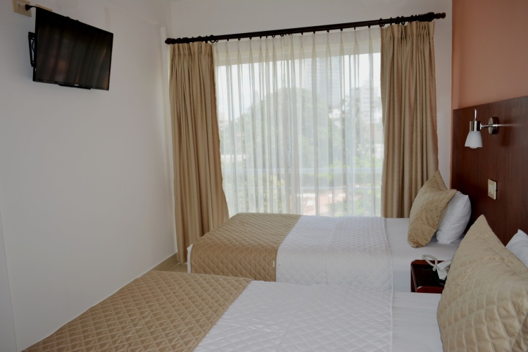 2 Bedrooms Quadruple Family Apartment