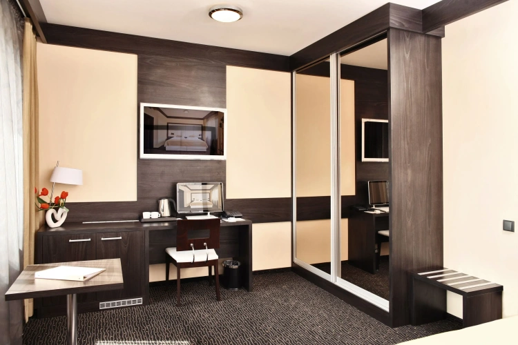 1 Bedroom Business Double Suite