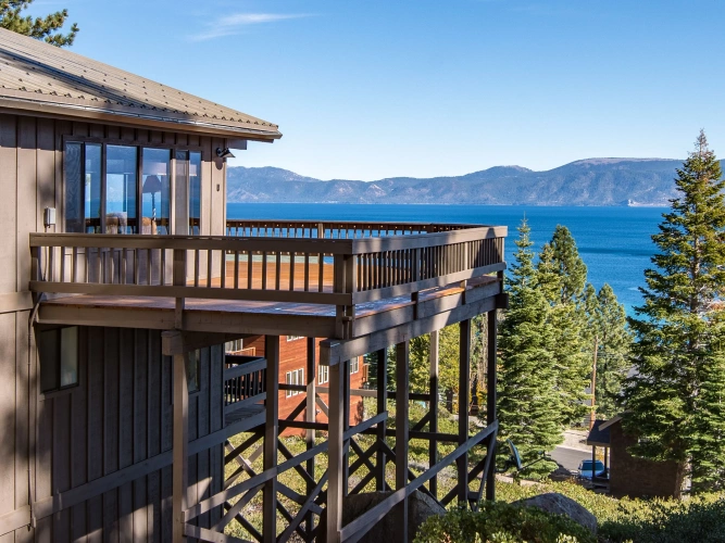 4 Bedrooms Cottage with balcony