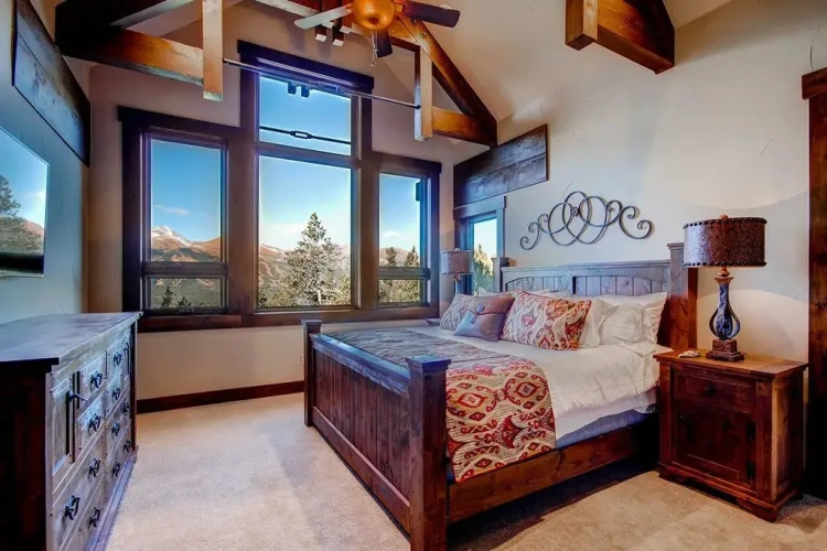 5 Bedrooms Cottage