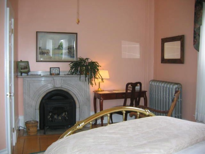 Classic Double Basement room