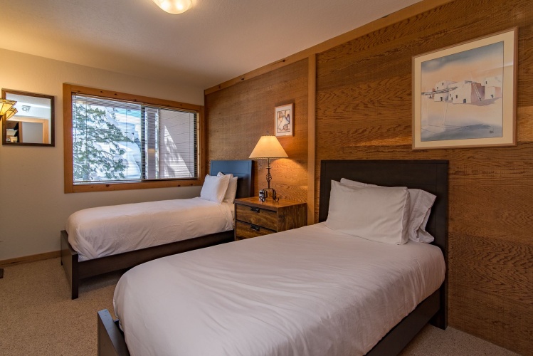 3 Bedrooms Standard room with balcony and with mountain view