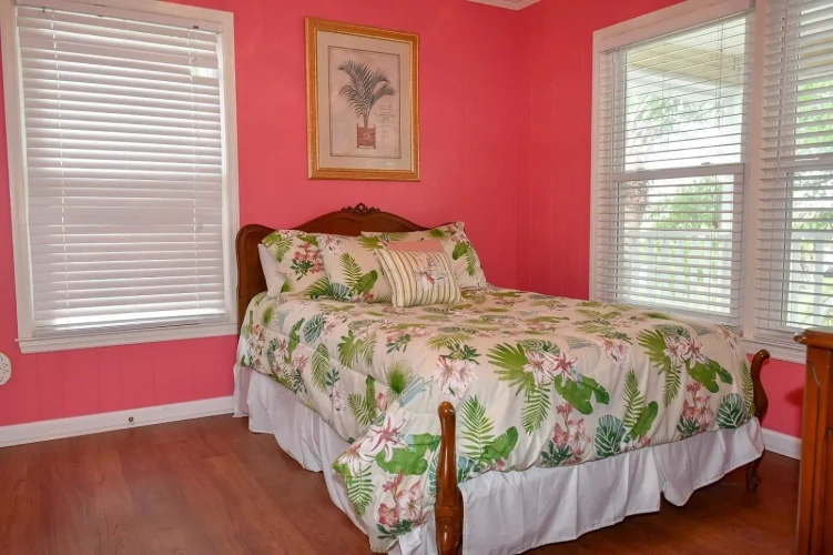 4 Bedrooms Cottage