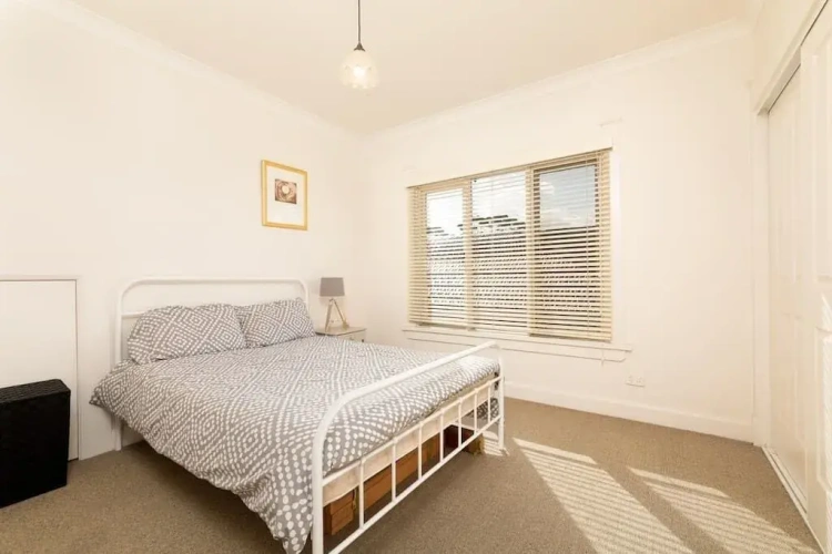6 Bedrooms Cottage