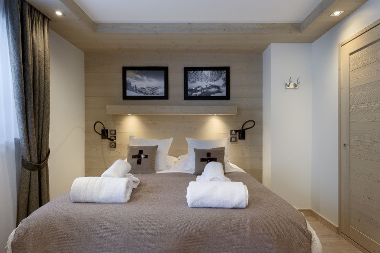 4 Bedrooms Apartment