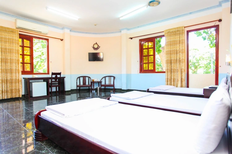 Standard Triple room