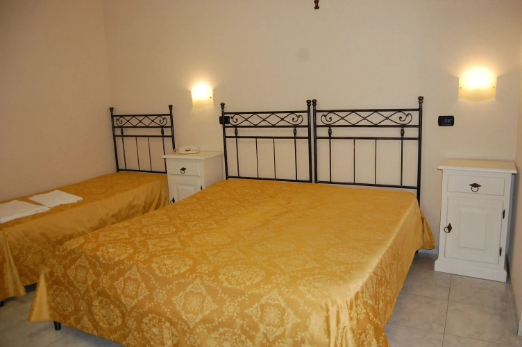 Economy Triple room
