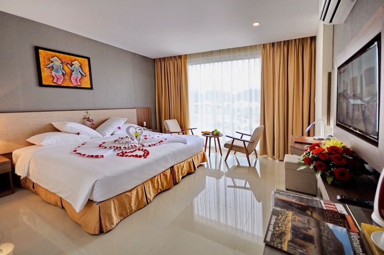 Deluxe Double room with city view