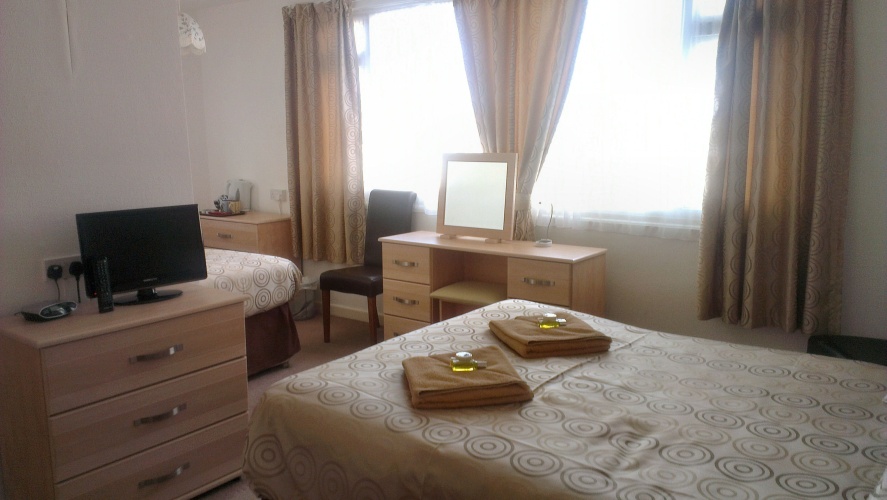 Standard Triple room