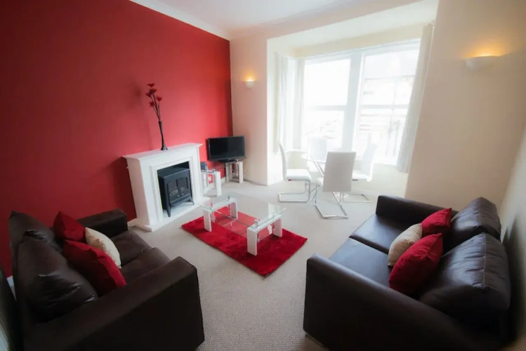2 Bedrooms Cottage
