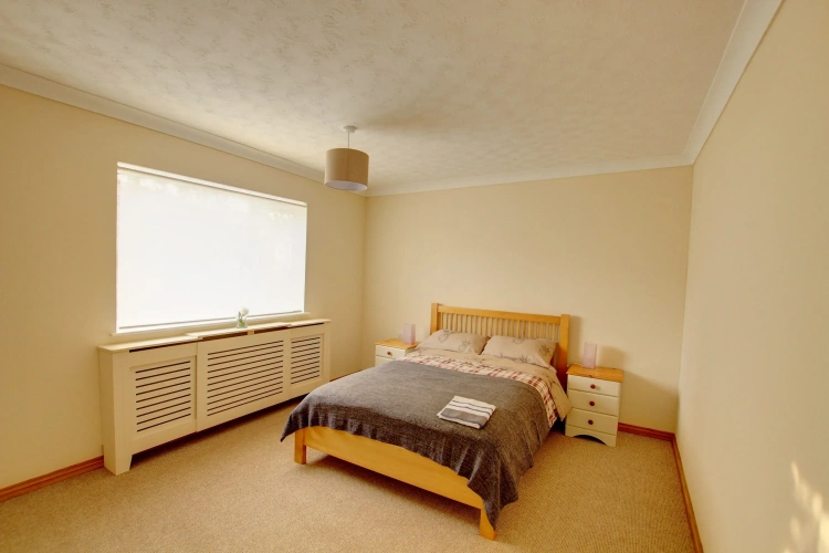 3 Bedrooms Bungalow
