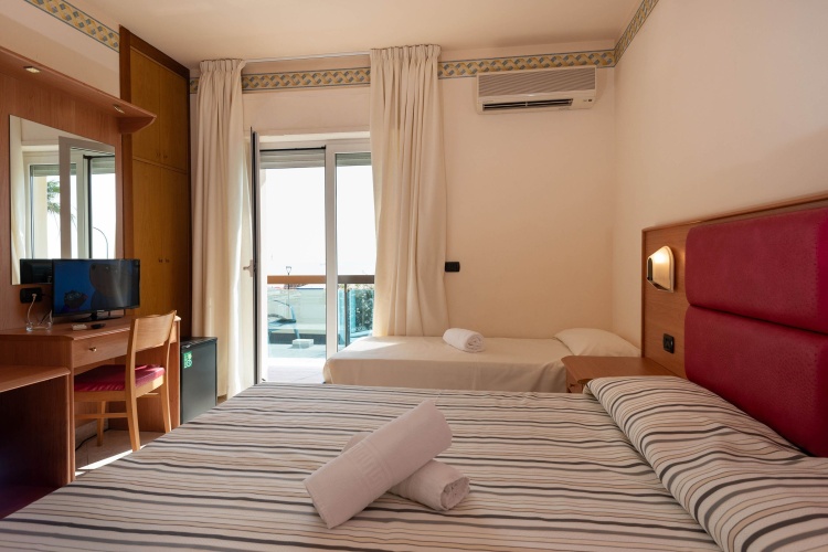 Standard Quadruple room with balcony