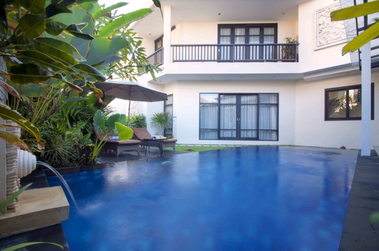 2 Bedrooms Villa