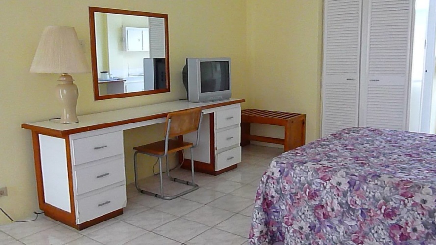Standard Quadruple room with garden view